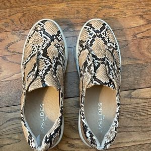 J/Slides Snakeskin Print Unisex Slip-on Women’s size 8.5 sneaker